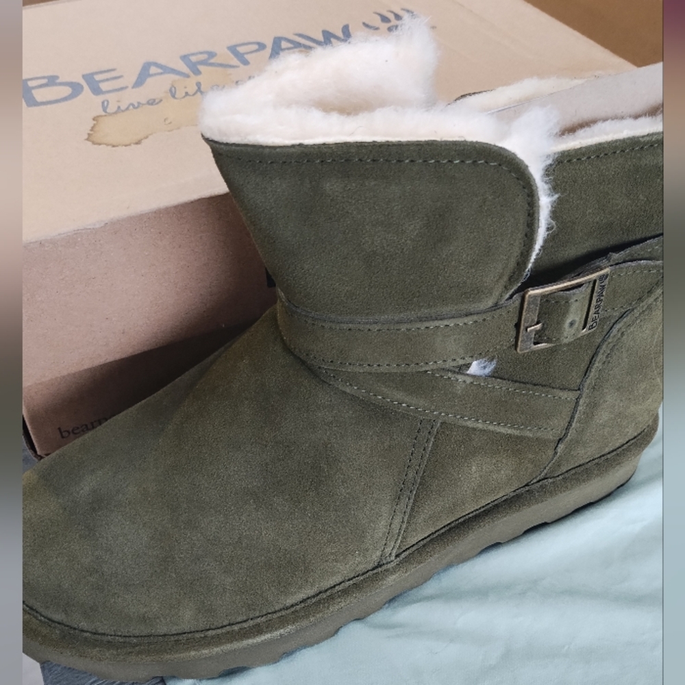 NEW! BearPaw Suede Olive Green Sheepskin Short Pull On Boots Size 11 - Picture 3 of 4